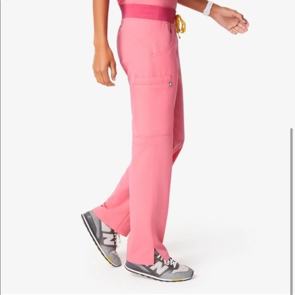 Figs 💕 neon pink 💕 kade cargo scrub pants